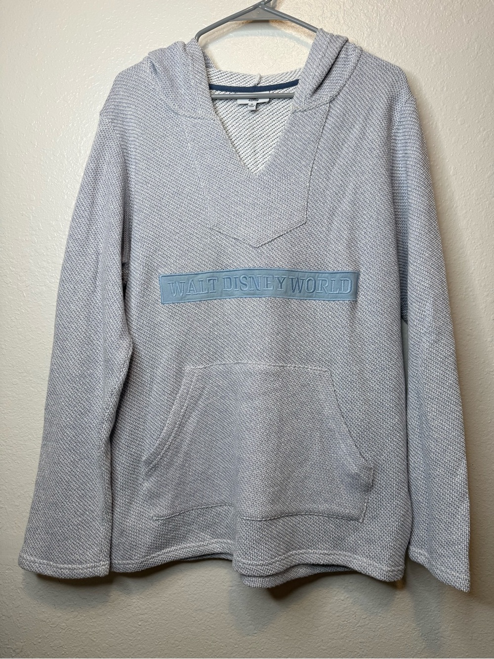 Walt Disney World Light Blue Baja Long Sleeve Pullover Hoodie Sweatshirt Size M